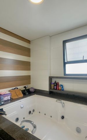 Apartamento à venda com 180m², 3 quartos e 4 vagas Apartamento à venda com 180m², 3 quartos e 4 vagasBanheiro da Suíte 2