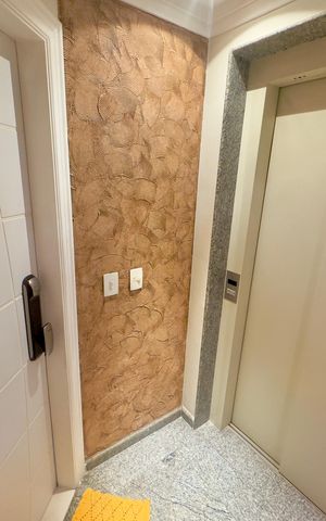 Apartamento à venda com 180m², 3 quartos e 4 vagas Apartamento à venda com 180m², 3 quartos e 4 vagasHall de entrada