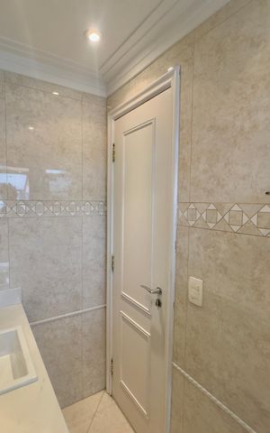 Apartamento à venda com 180m², 3 quartos e 4 vagas Apartamento à venda com 180m², 3 quartos e 4 vagasBanheiro da Suíte 1