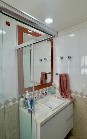 Apartamento à venda com 180m², 3 quartos e 4 vagas Apartamento à venda com 180m², 3 quartos e 4 vagasBanheiro da Suíte 3
