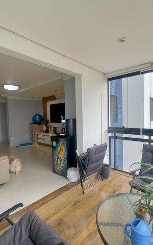 Apartamento à venda com 180m², 3 quartos e 4 vagas Apartamento à venda com 180m², 3 quartos e 4 vagasVaranda