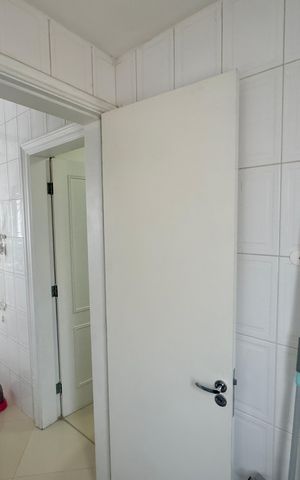 Apartamento à venda com 180m², 3 quartos e 4 vagas Apartamento à venda com 180m², 3 quartos e 4 vagasBanheiro da área dela serviço
