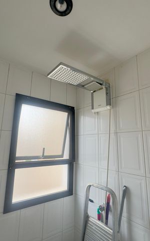 Apartamento à venda com 180m², 3 quartos e 4 vagas Apartamento à venda com 180m², 3 quartos e 4 vagasBanheiro da área dela serviço