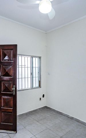 Casa à venda com 110m², 2 quartos e 2 vagas Casa à venda com 110m², 2 quartos e 2 vagasSala