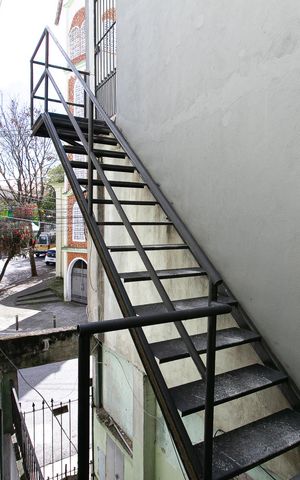 Casa de condomínio para alugar com 42m², 1 quarto e sem vagaEscada