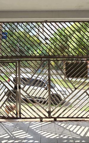 Casa à venda com 200m², 4 quartos e 2 vagas Casa à venda com 200m², 4 quartos e 2 vagasGaragem