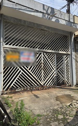 Casa à venda com 200m², 4 quartos e 2 vagas Casa à venda com 200m², 4 quartos e 2 vagasFachada