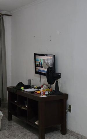 Casa à venda com 200m², 4 quartos e 2 vagas Casa à venda com 200m², 4 quartos e 2 vagasSala