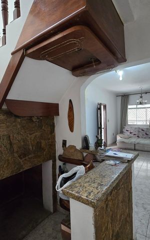 Casa à venda com 200m², 4 quartos e 2 vagas Casa à venda com 200m², 4 quartos e 2 vagasSala