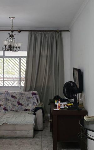 Casa à venda com 200m², 4 quartos e 2 vagas Casa à venda com 200m², 4 quartos e 2 vagasSala