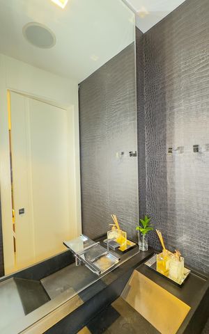 Apartamento à venda com 193m², 3 quartos e 3 vagas Apartamento à venda com 193m², 3 quartos e 3 vagasLavabo