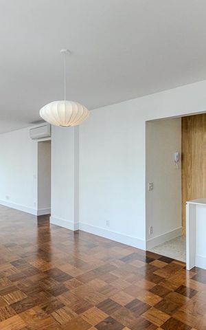 Apartamento à venda com 210m², 3 quartos e 2 vagas Apartamento à venda com 210m², 3 quartos e 2 vagasSala