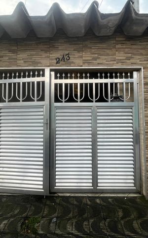 Casa para alugar com 75m², 2 quartos e 1 vaga Casa para alugar com 75m², 2 quartos e 1 vagaFachada