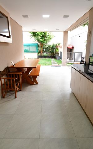 Casa à venda com 250m², 4 quartos e 4 vagasVaranda gourmet
