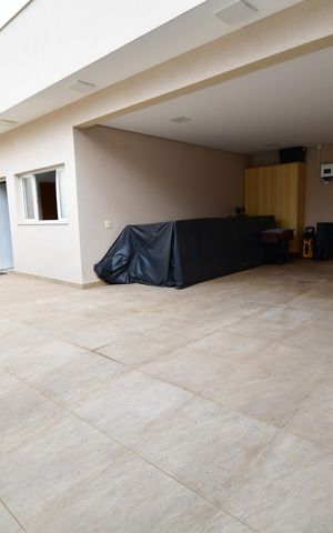 Casa à venda com 250m², 4 quartos e 4 vagasGaragem