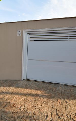 Casa à venda com 250m², 4 quartos e 4 vagasFachada