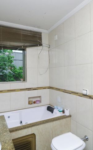 Casa para alugar com 560m², 3 quartos e 5 vagas Casa para alugar com 560m², 3 quartos e 5 vagasBanheiro da Suíte