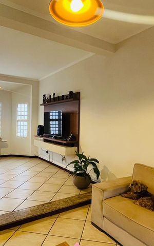 Casa à venda com 249m², 5 quartos e 2 vagas