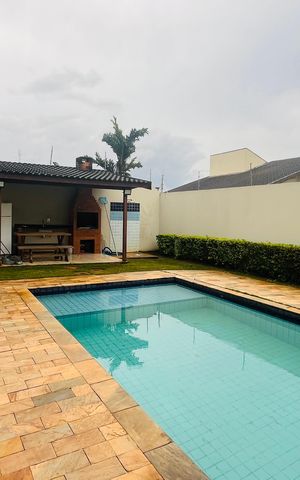 Casa à venda com 249m², 5 quartos e 2 vagas