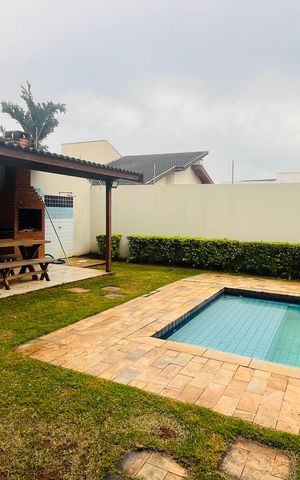 Casa à venda com 249m², 5 quartos e 2 vagas