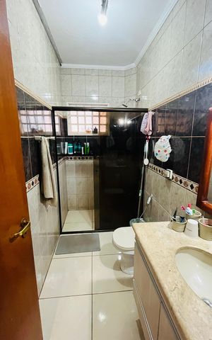 Casa à venda com 249m², 5 quartos e 2 vagas