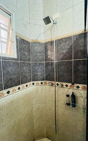 Casa à venda com 249m², 5 quartos e 2 vagas