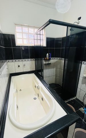 Casa à venda com 249m², 5 quartos e 2 vagas