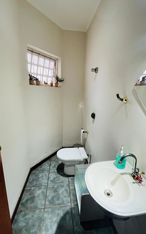 Casa à venda com 249m², 5 quartos e 2 vagas