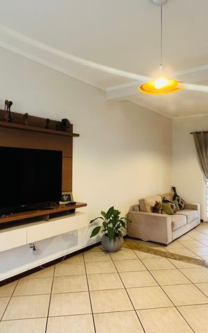 Casa à venda com 249m², 5 quartos e 2 vagas