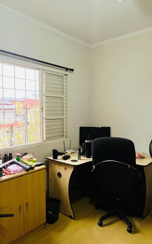 Casa à venda com 249m², 5 quartos e 2 vagas