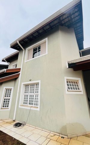 Casa à venda com 249m², 5 quartos e 2 vagas