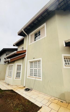 Casa à venda com 249m², 5 quartos e 2 vagas