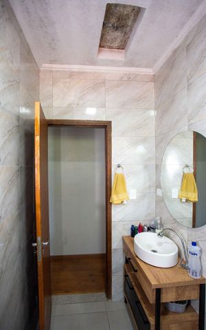 Casa à venda com 170m², 4 quartos e 2 vagasBanheiro 1