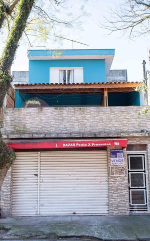 Casa à venda com 170m², 4 quartos e 2 vagasFachada