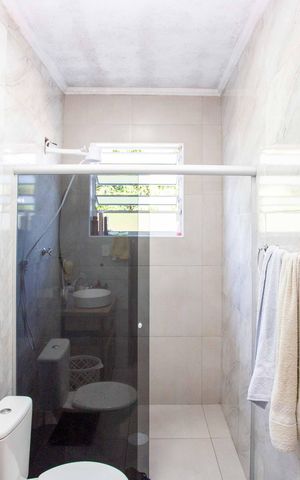 Casa à venda com 170m², 4 quartos e 2 vagasBanheiro 1