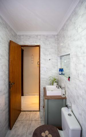 Casa à venda com 170m², 4 quartos e 2 vagasBanheiro 2