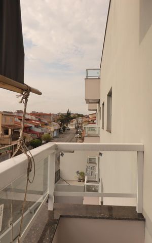 Apartamento à venda com 104m², 2 quartos e 2 vagasSacada do Quarto 2