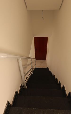 Apartamento à venda com 104m², 2 quartos e 2 vagasEscada