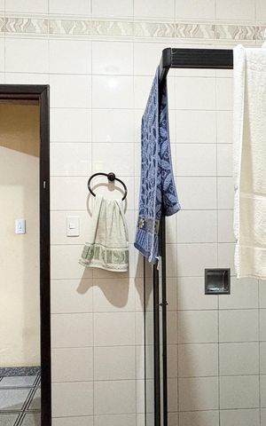 Casa à venda com 131m², 3 quartos e 1 vaga Casa à venda com 131m², 3 quartos e 1 vagaBanheiro