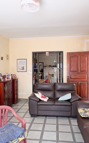 Casa à venda com 131m², 3 quartos e 1 vaga Casa à venda com 131m², 3 quartos e 1 vagaSala