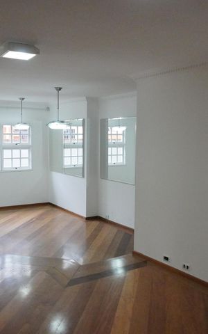 Casa de condomínio para alugar com 330m², 2 quartos e 6 vagasSala de Estar