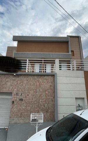 Casa para alugar com 400m², 3 quartos e 2 vagas Casa para alugar com 400m², 3 quartos e 2 vagasPlaca instalada no portao tamanho grande com o codigo DDIZ-36