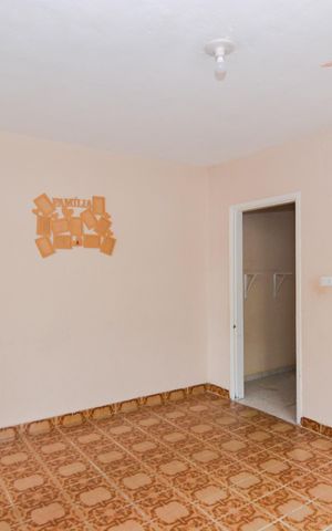 Casa à venda com 75m², 2 quartos e 2 vagasSala