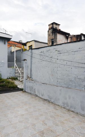 Casa à venda com 75m², 2 quartos e 2 vagasQuintal