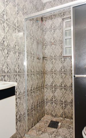 Casa à venda com 75m², 2 quartos e 2 vagasBanheiro