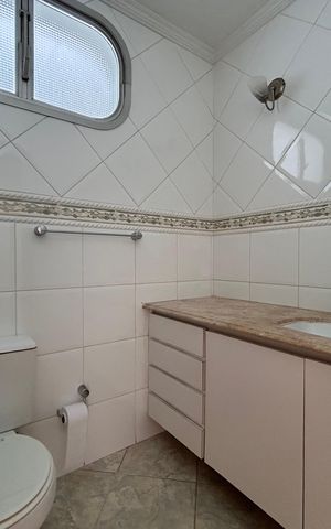 Apartamento para alugar com 127m², 3 quartos e 1 vaga Apartamento para alugar com 127m², 3 quartos e 1 vagaBanheiro social