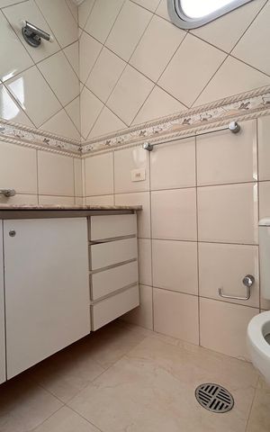 Apartamento para alugar com 127m², 3 quartos e 1 vaga Apartamento para alugar com 127m², 3 quartos e 1 vagaBanheiro da Suíte