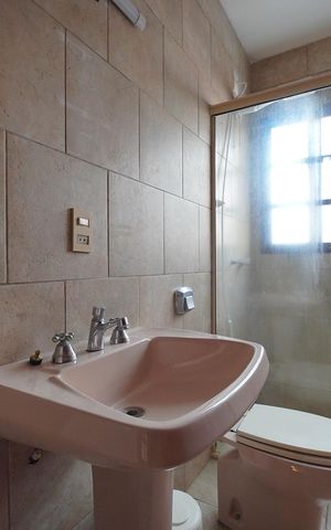 Casa para alugar com 150m², 4 quartos e 1 vagaBanheiro 