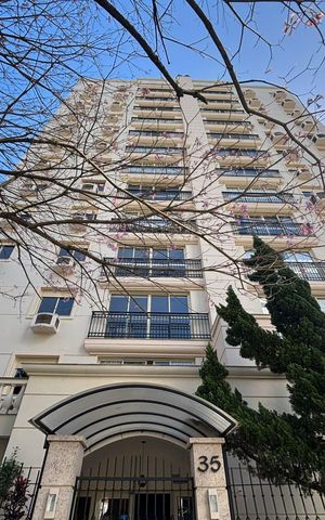Apartamento à venda com 80m², 2 quartos e 2 vagas Apartamento à venda com 80m², 2 quartos e 2 vagasFachada