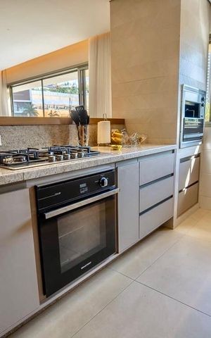 Apartamento à venda com 160m², 4 quartos e 4 vagasCozinha e Área de Serviço